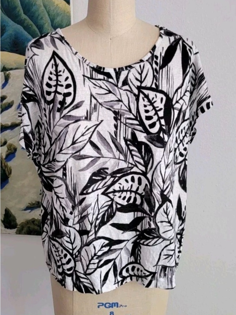 Tahari 100% Linen Black & White Leaf Print Short Sleeve Top